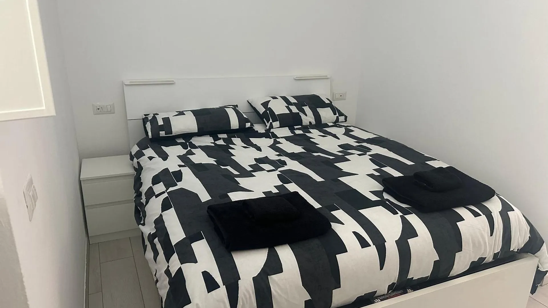 Little Haven Apartamento Angera 0*,